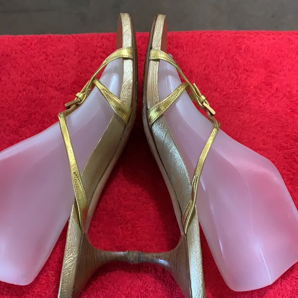 BEAUTIFUL PRADA HEELS 💕💕 - Picture 6 of 10